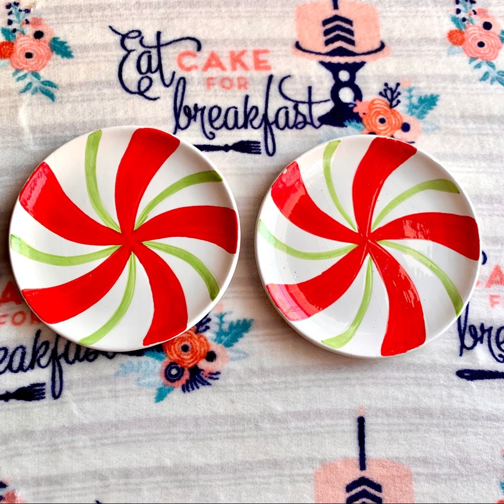 🎄 Peppermint Candy Decorative Dishes 🎄 - Picture 2 of 3